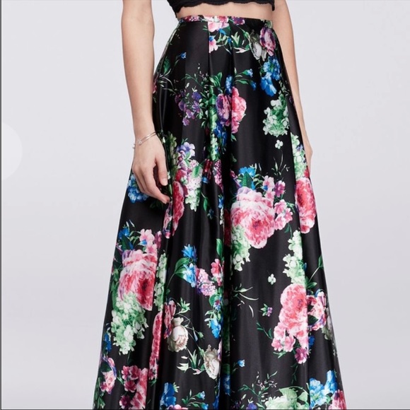 Size 1 Black Floral Two-Piece Prom Dress - Picture 3 of 9
